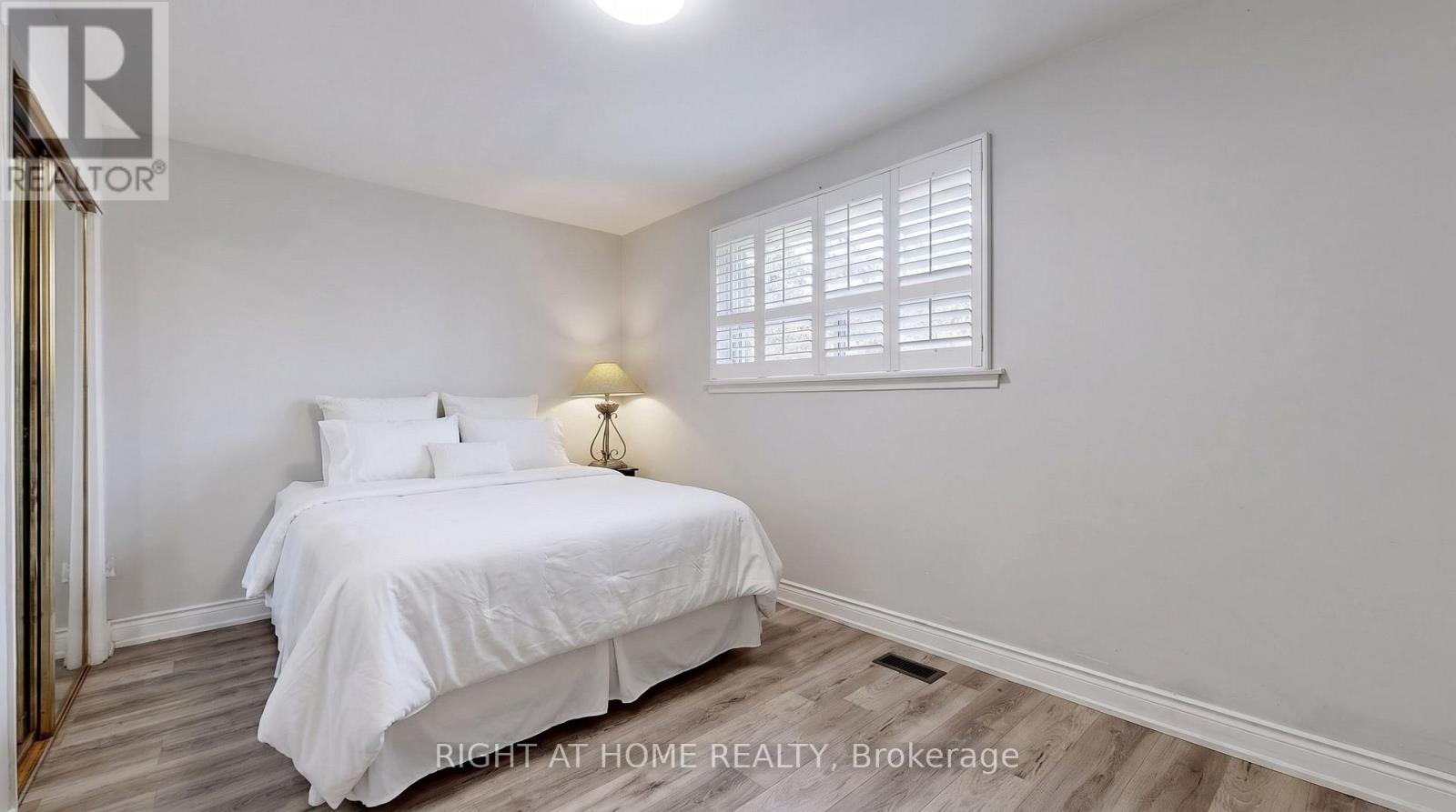 2260 Wiseman Court, Mississauga, Ontario  L5J 1P2 - Photo 12 - W13837316