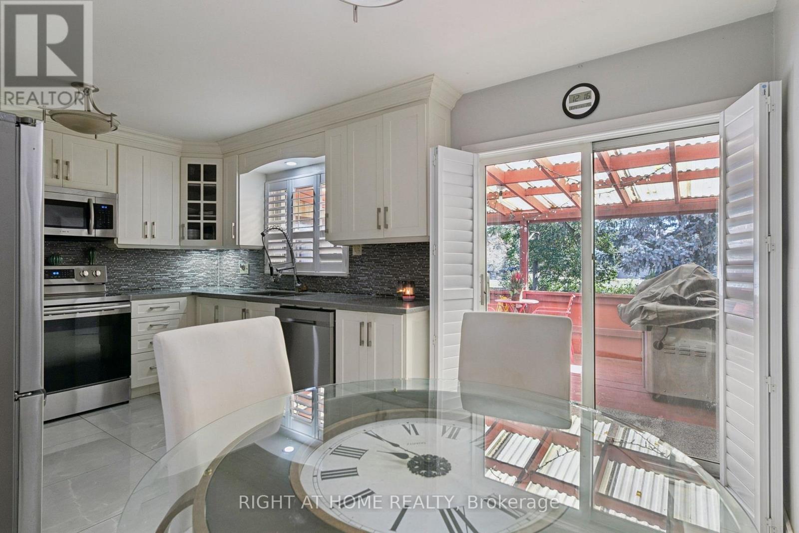 2260 Wiseman Court, Mississauga, Ontario  L5J 1P2 - Photo 7 - W13837316