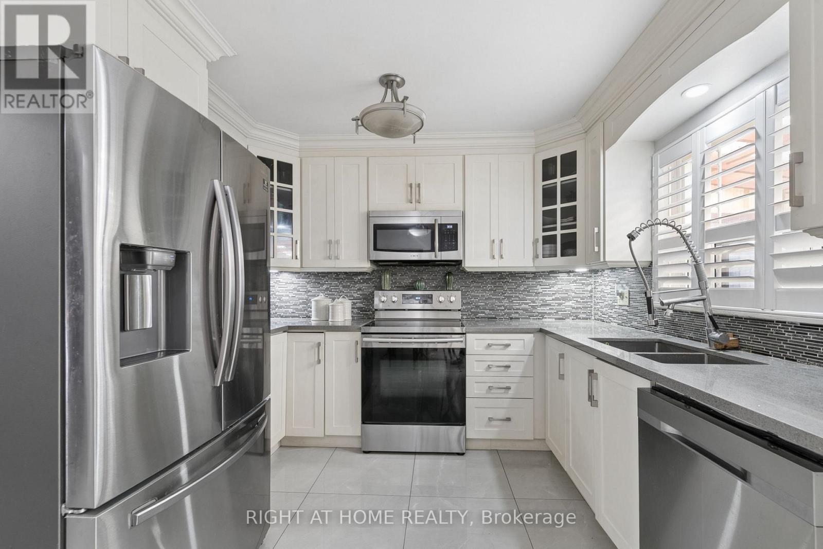 2260 Wiseman Court, Mississauga, Ontario  L5J 1P2 - Photo 9 - W13837316