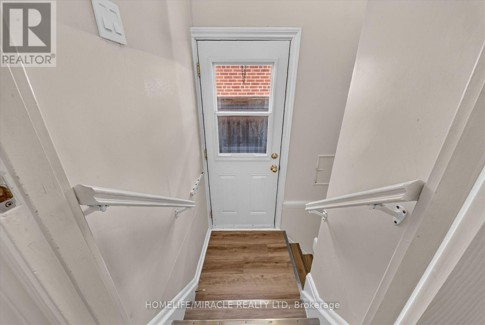 18 Elderfield Crescent, Toronto, Ontario  M9C 3K7 - Photo 25 - W13837318