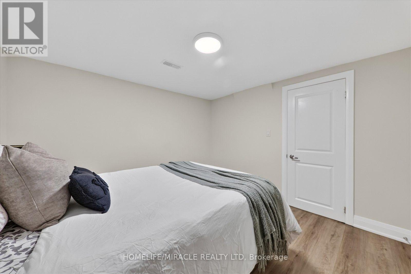 18 Elderfield Crescent, Toronto, Ontario  M9C 3K7 - Photo 39 - W13837318