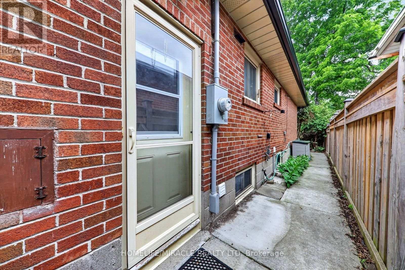 18 Elderfield Crescent, Toronto, Ontario  M9C 3K7 - Photo 42 - W13837318