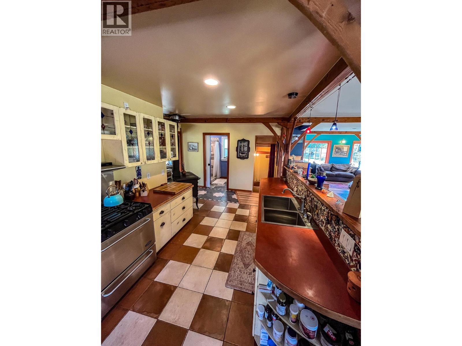 395 Boven Road, Nelson, British Columbia  V1L 6J1 - Photo 16 - 10385419