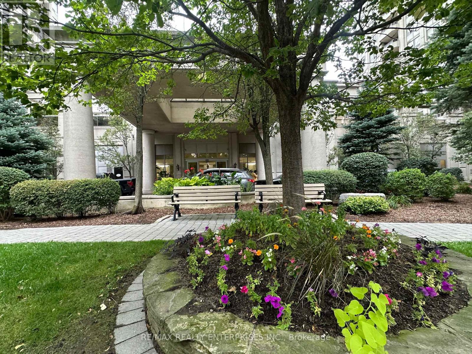 711 - 35 KINGSBRIDGE GARDEN CIRCLE W Mississauga (Hurontario) Ontario Canada L5R3Z5 2