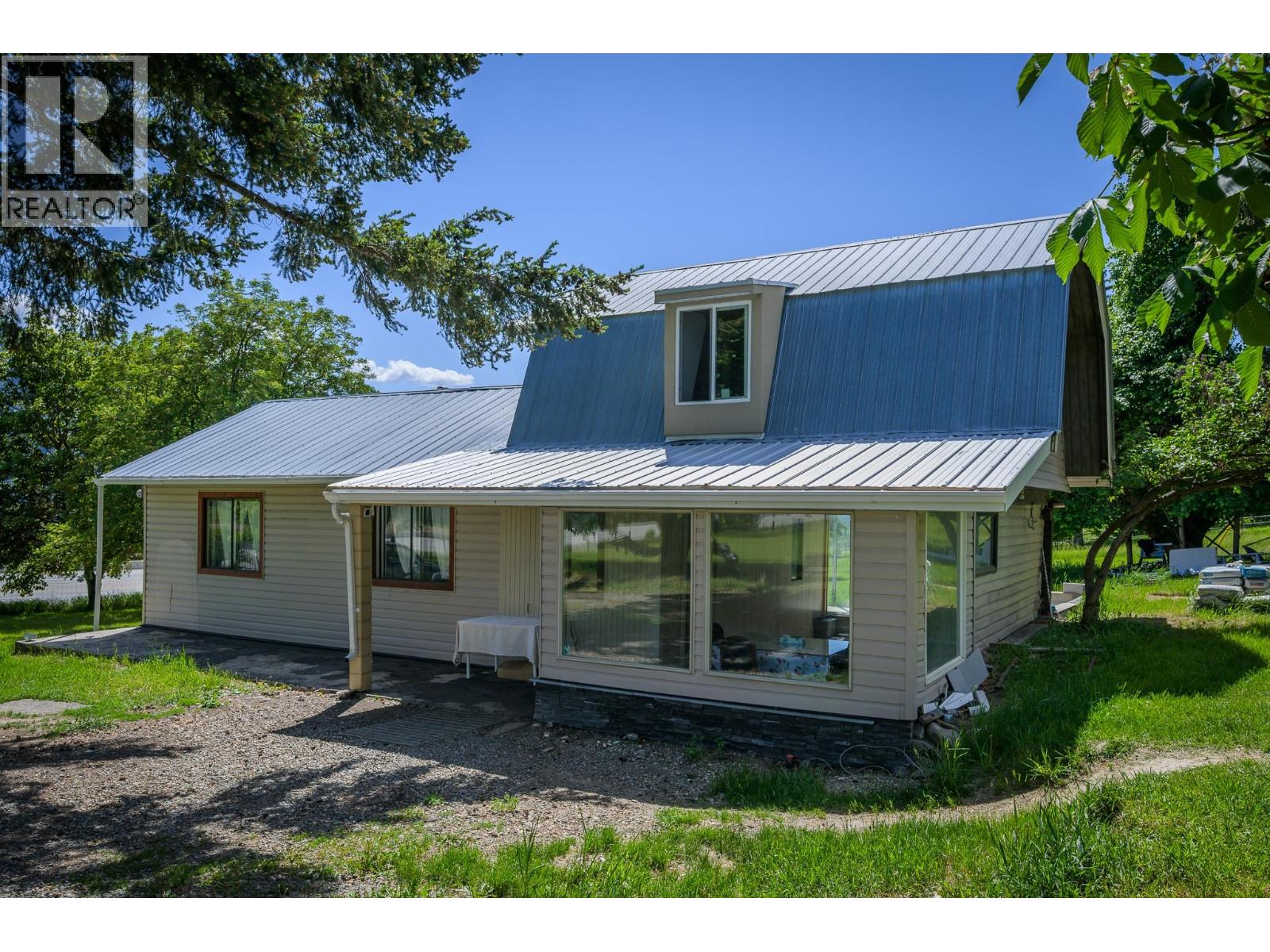 6721 Yellowhead Highway S, Barriere, British Columbia