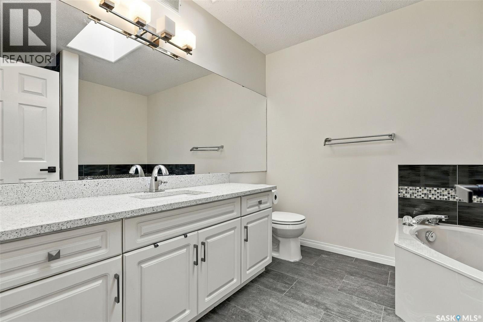 110 Braeshire Lane, Saskatoon, Saskatchewan  S7V 1A1 - Photo 23 - SK049046