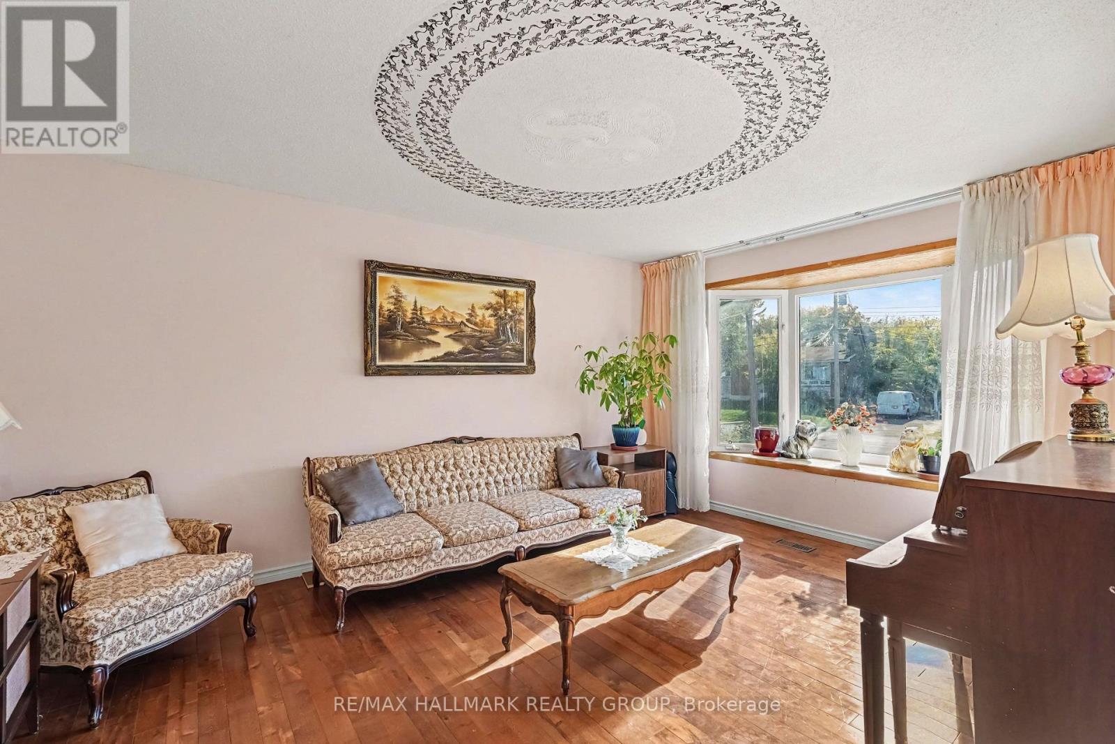 1054 Cholette Crescent, Ottawa, Ontario  K1C 1T5 - Photo 5 - X13837360