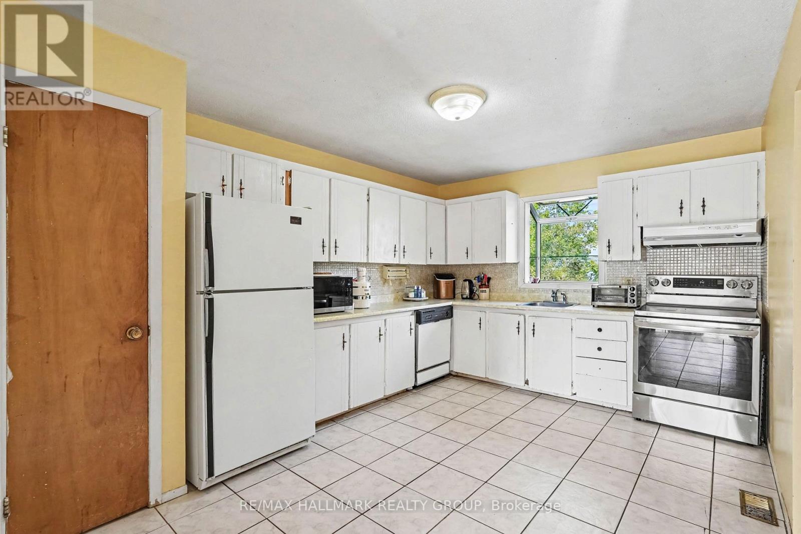 1054 Cholette Crescent, Ottawa, Ontario  K1C 1T5 - Photo 7 - X13837360