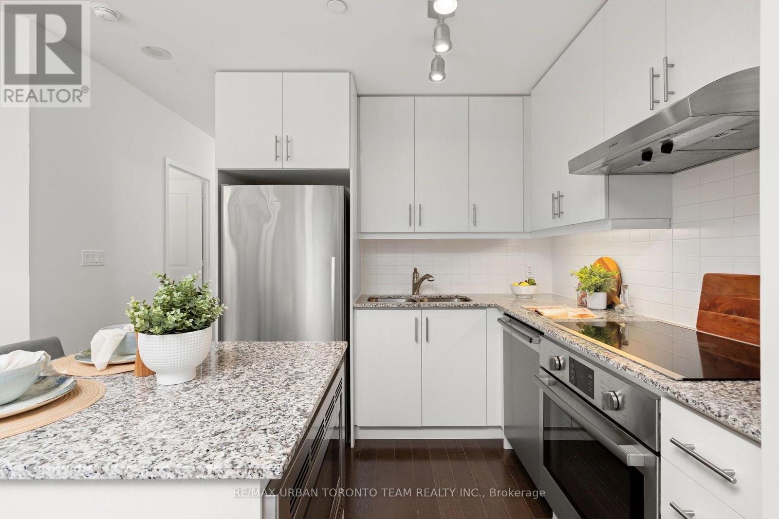 2104 - 1 The Esplanade Avenue, Toronto, Ontario  M5E 0A8 - Photo 11 - C13837346