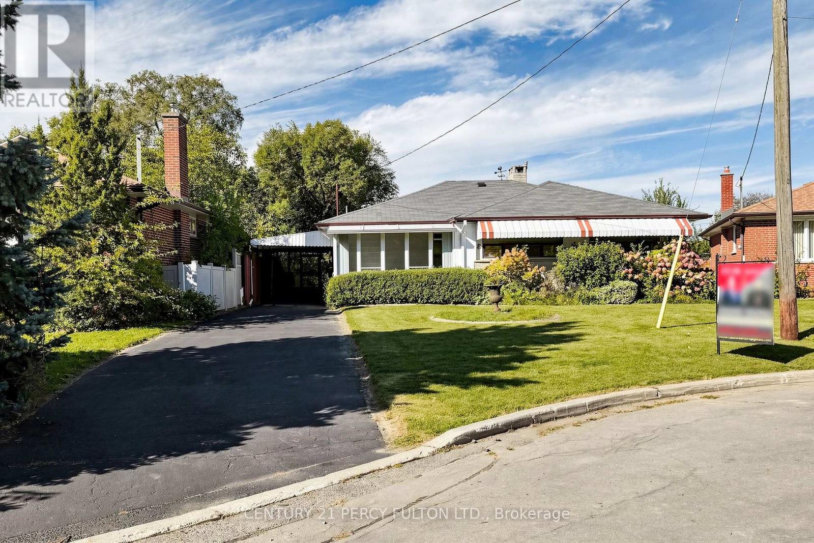 8 WALLBRIDGE COURT, Toronto, Ontario