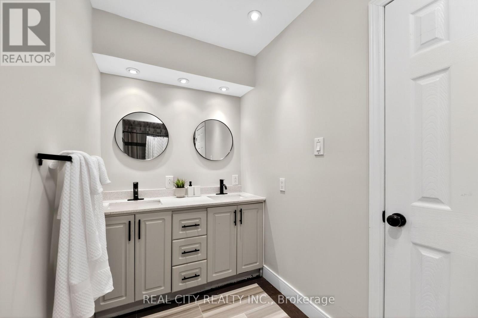 Main - 3385 Morningstar Drive, Mississauga, Ontario  L4T 1X6 - Photo 21 - W13837358