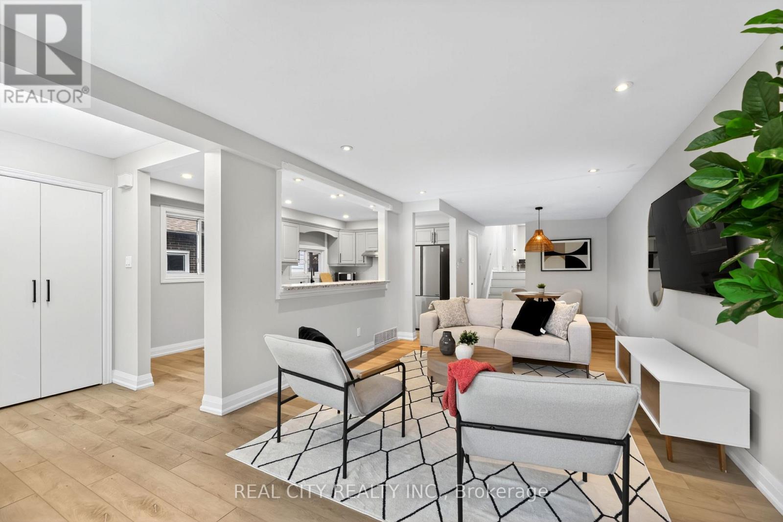 Main - 3385 Morningstar Drive, Mississauga, Ontario  L4T 1X6 - Photo 5 - W13837358