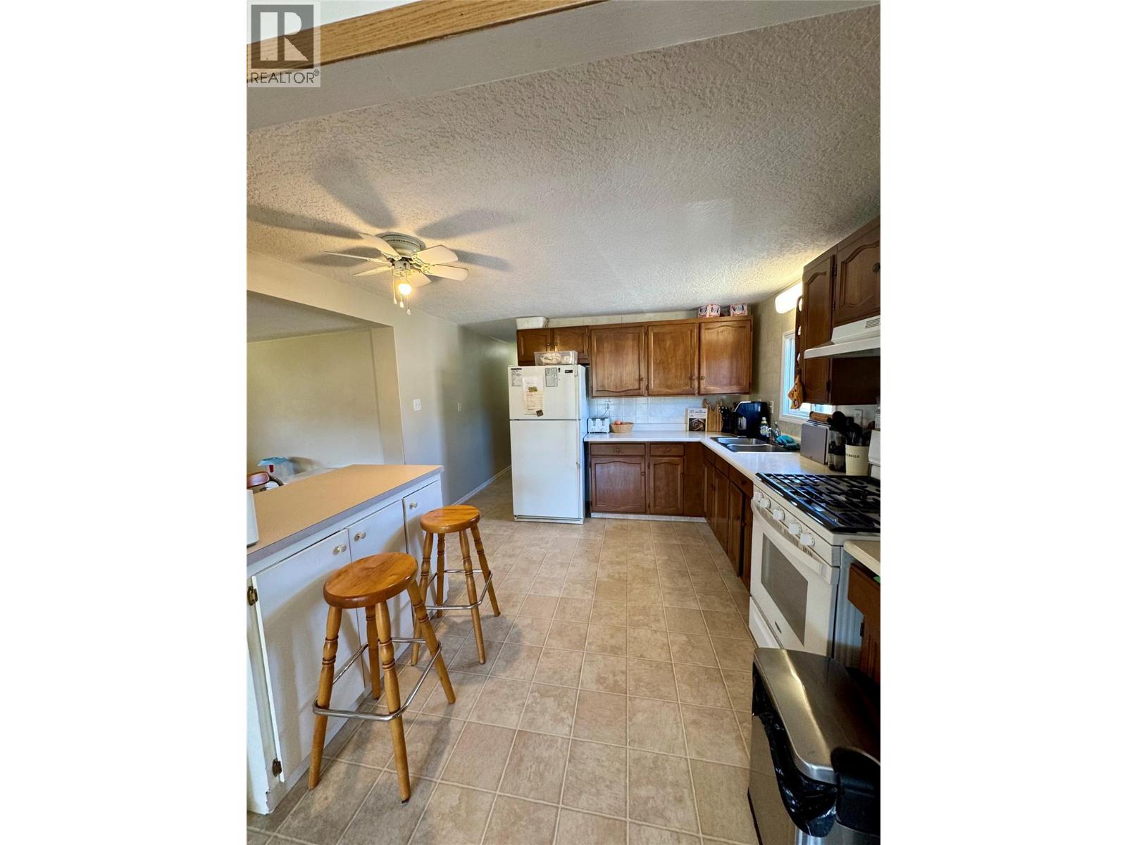 445 Bailey Avenue, Merritt, British Columbia  V0K 1Y0 - Photo 3 - 10402112