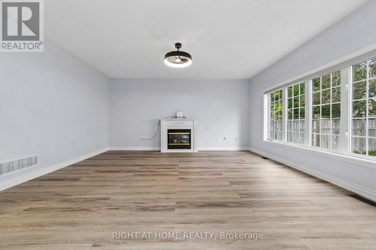 23 Croxall Boulevard, Whitby, Ontario  L1M 2E3 - Photo 9 - E13816472