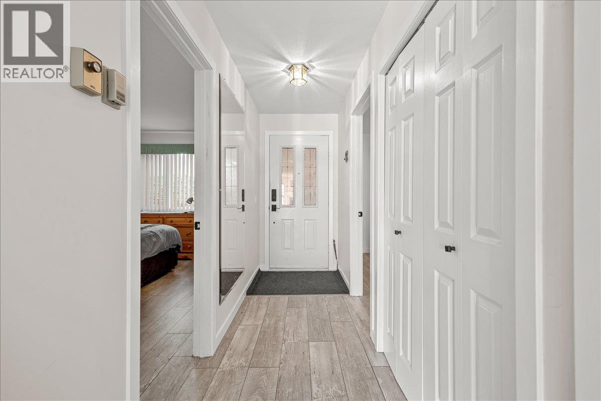 4630a Ponderosa Drive Unit# 106, Peachland, British Columbia  V0H 1X5 - Photo 3 - 10402083