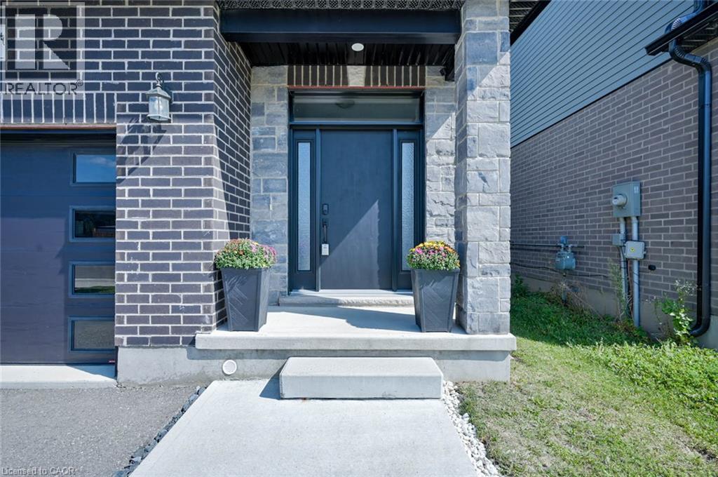 904 Chapel Hill Court, Kitchener, Ontario  N2R 0P4 - Photo 2 - 40862257