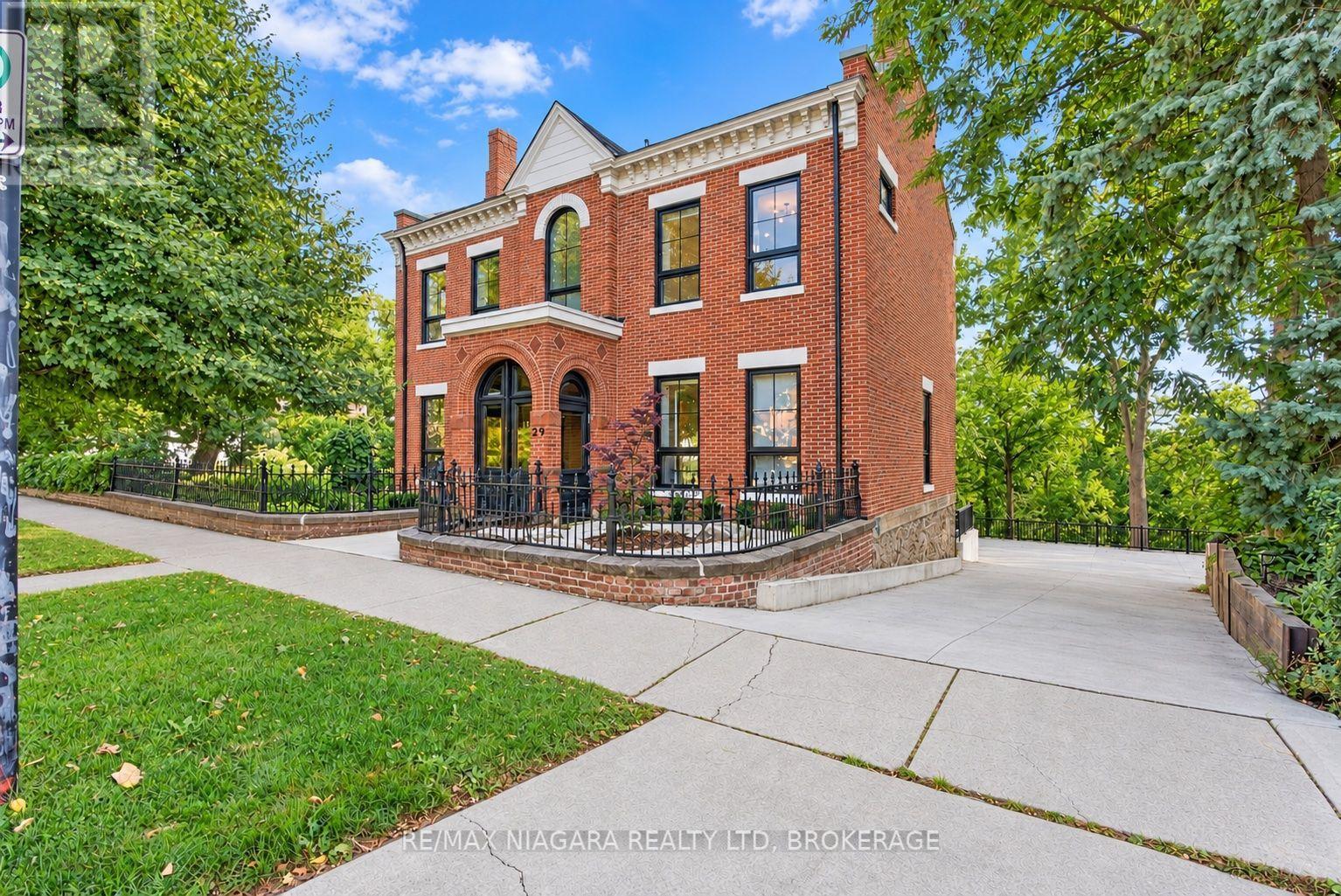 29 Yates Street, St. Catharines, Ontario  L2R 5R3 - Photo 3 - X13837430
