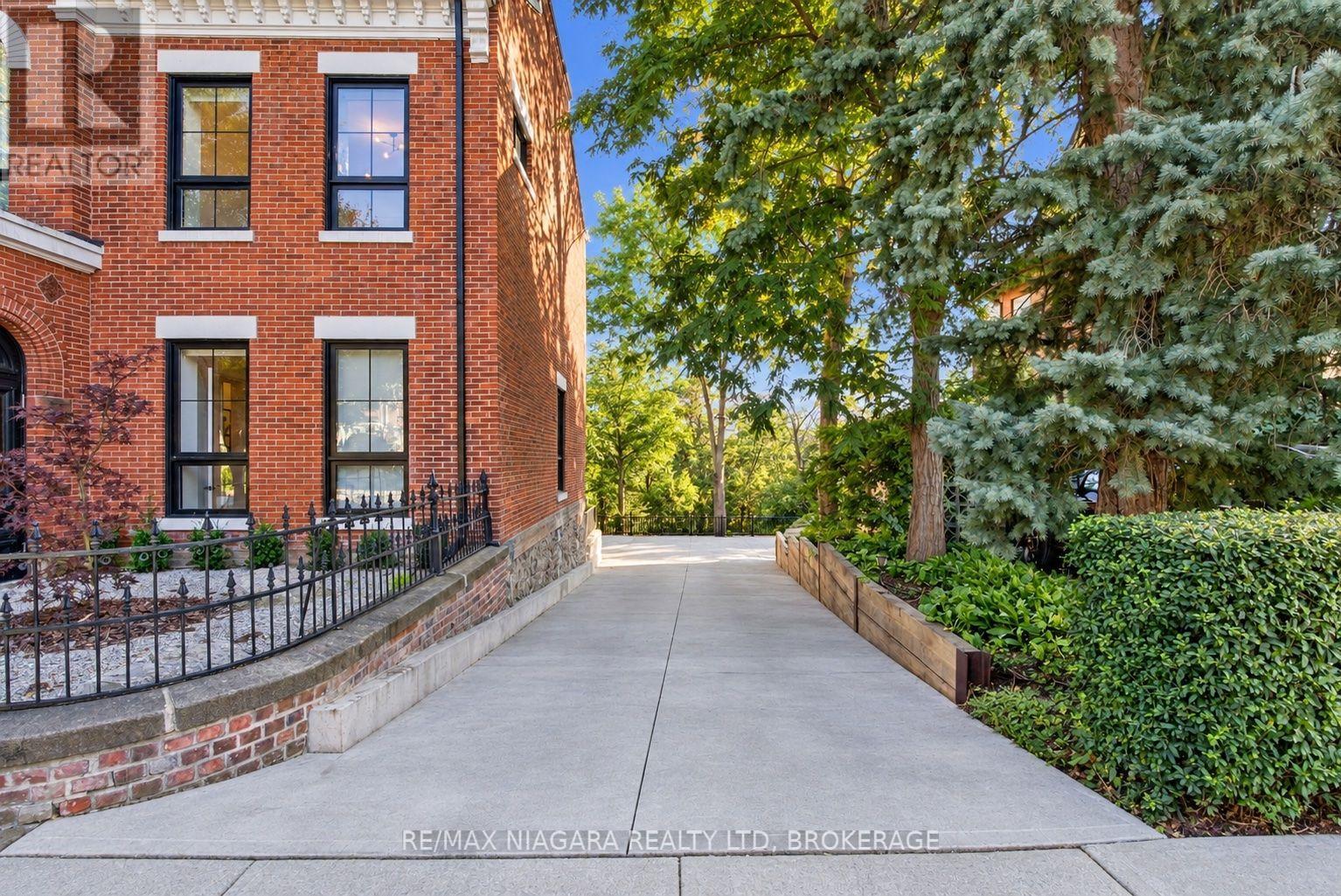 29 Yates Street, St. Catharines, Ontario  L2R 5R3 - Photo 4 - X13837430