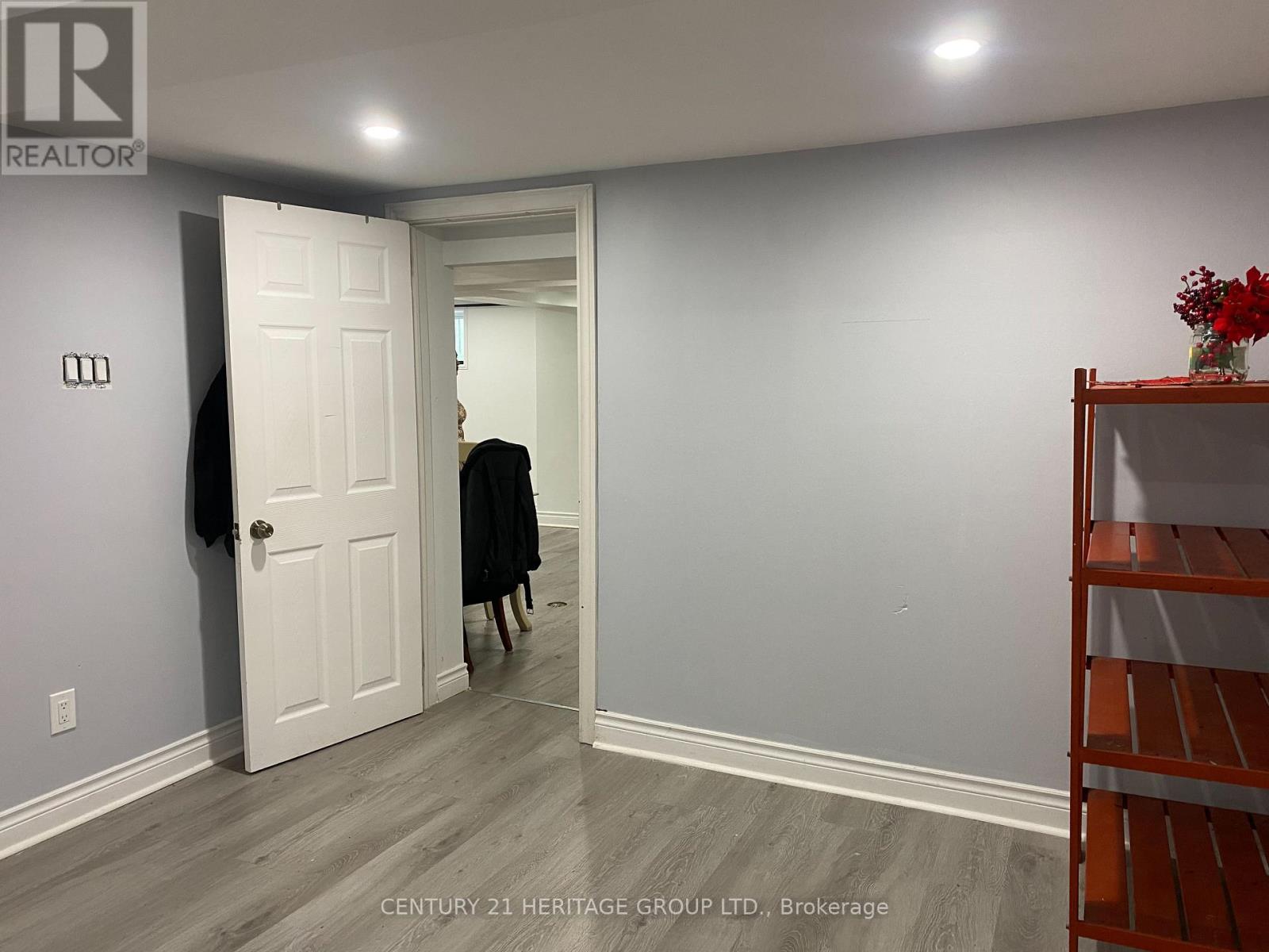 28 Shirley Crescent, Toronto (Scarborough Village), Ontario  M1M 1L1 - Photo 10 - E13837412