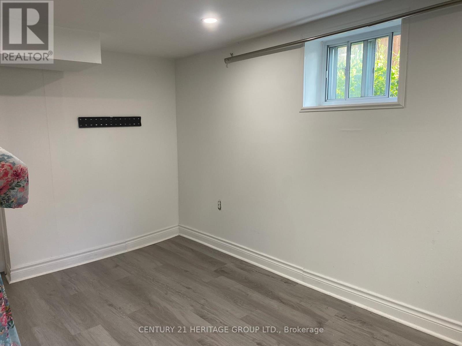 28 Shirley Crescent, Toronto (Scarborough Village), Ontario  M1M 1L1 - Photo 3 - E13837412