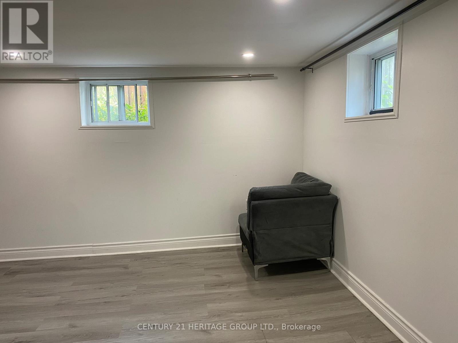 28 Shirley Crescent, Toronto (Scarborough Village), Ontario  M1M 1L1 - Photo 4 - E13837412