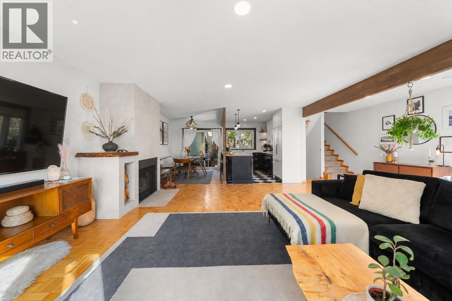 1952 CHESTERFIELD AVENUE, North Vancouver, British Columbia
