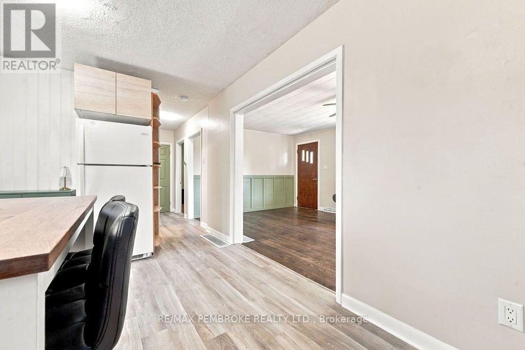 3 Elliott Street, Whitewater Region, Ontario  K0J 1C0 - Photo 22 - X13832200