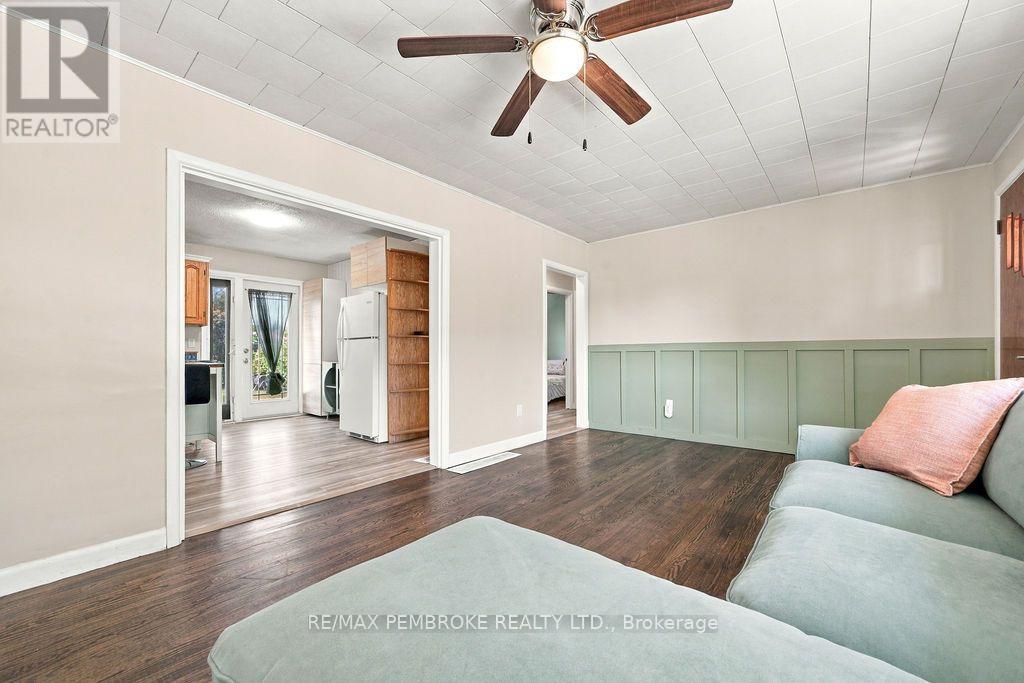3 Elliott Street, Whitewater Region, Ontario  K0J 1C0 - Photo 15 - X13832200
