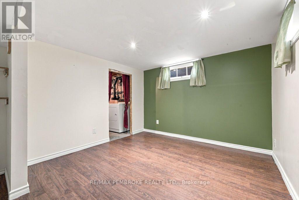 3 Elliott Street, Whitewater Region, Ontario  K0J 1C0 - Photo 34 - X13832200
