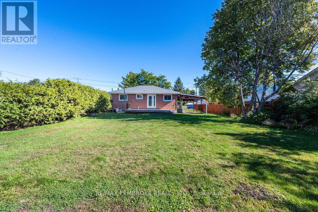 3 Elliott Street, Whitewater Region, Ontario  K0J 1C0 - Photo 40 - X13832200