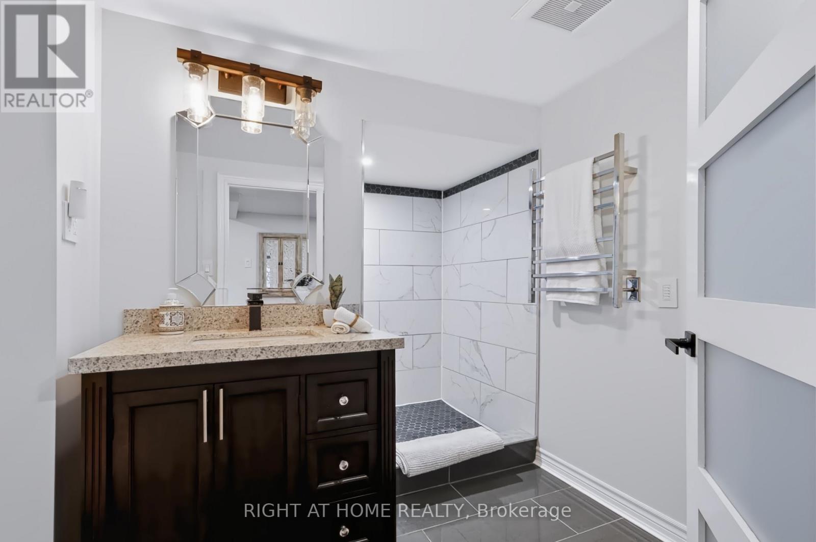493 Forestwood Crescent, Burlington, Ontario  L7L 4K2 - Photo 24 - W13837432