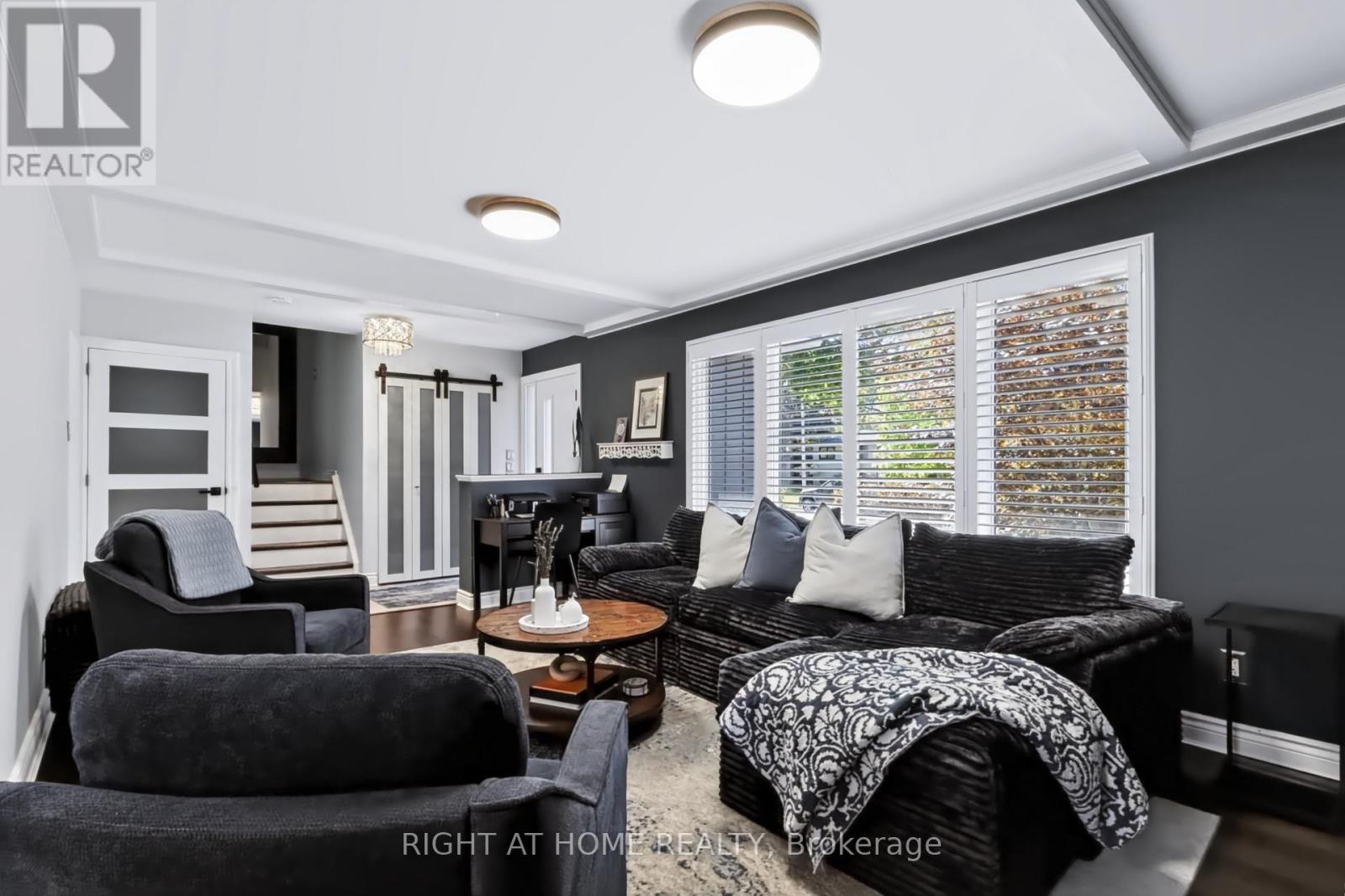 493 Forestwood Crescent, Burlington, Ontario  L7L 4K2 - Photo 4 - W13837432