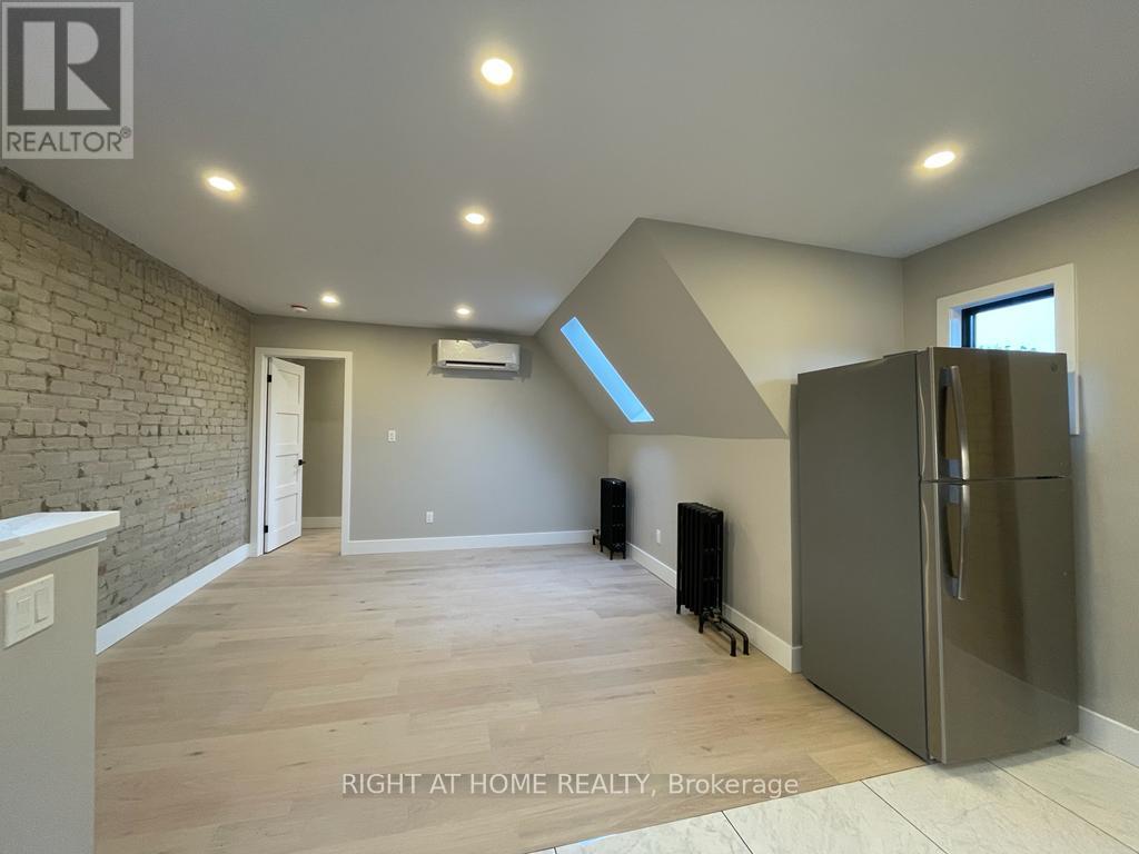 3 - 363 Parkside Drive, Toronto (High Park-Swansea), Ontario  M6R 2Z5 - Photo 2 - W13837436