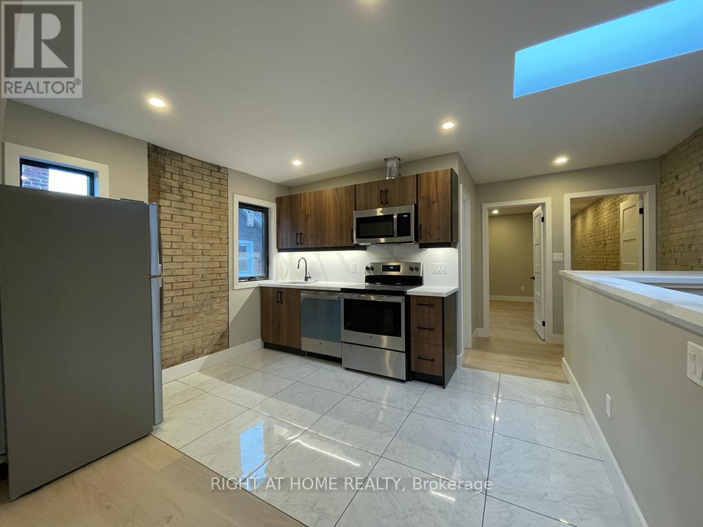 3 - 363 Parkside Drive, Toronto (High Park-Swansea), Ontario  M6R 2Z5 - Photo 3 - W13837436