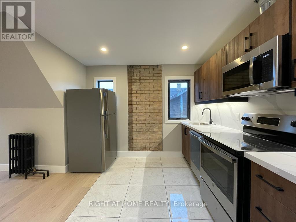 3 - 363 Parkside Drive, Toronto (High Park-Swansea), Ontario  M6R 2Z5 - Photo 4 - W13837436