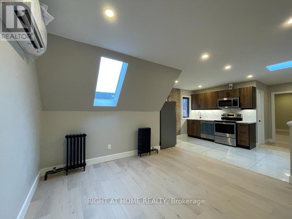 3 - 363 Parkside Drive, Toronto (High Park-Swansea), Ontario  M6R 2Z5 - Photo 8 - W13837436