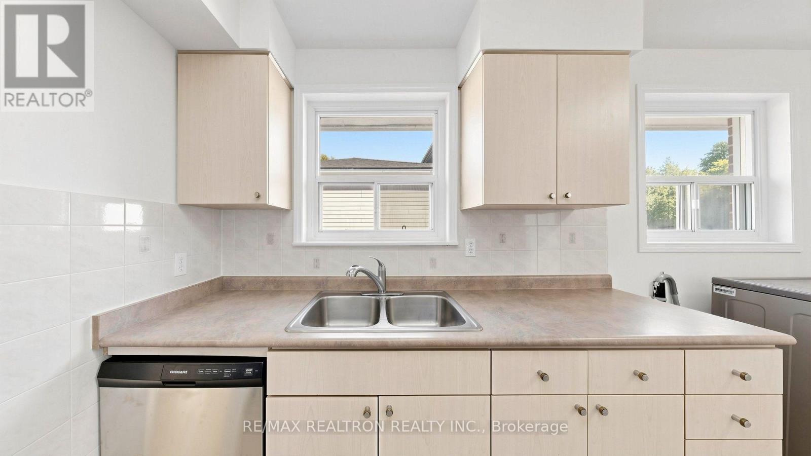 23 Lesgay Crescent, Toronto, Ontario  M2J 2H9 - Photo 12 - C13837480