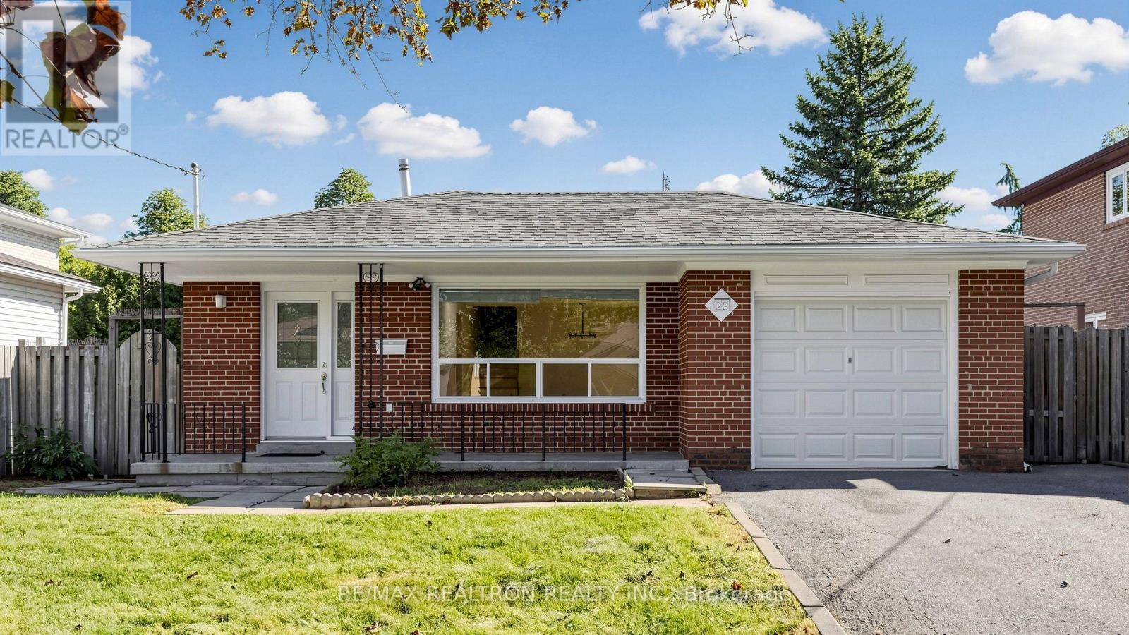 23 Lesgay Crescent, Toronto, Ontario  M2J 2H9 - Photo 3 - C13837480