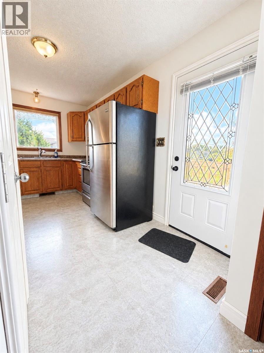 804 Thompson Street, Whitewood, Saskatchewan  S0G 5C0 - Photo 3 - SK049662