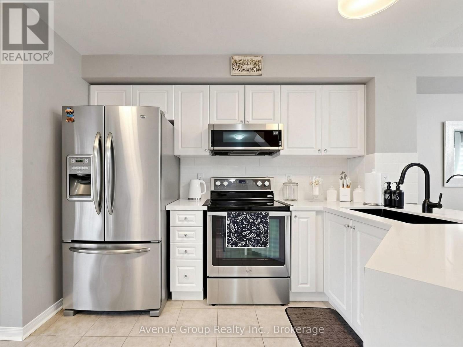 9 Adam Oates Heights, Toronto, Ontario  M3L 0G2 - Photo 8 - W13794894