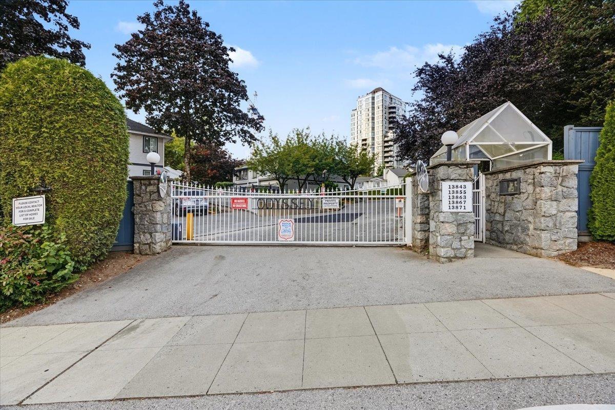 201 13863 100 Avenue, Surrey, British Columbia  V3T 5P5 - Photo 2 - R3156325