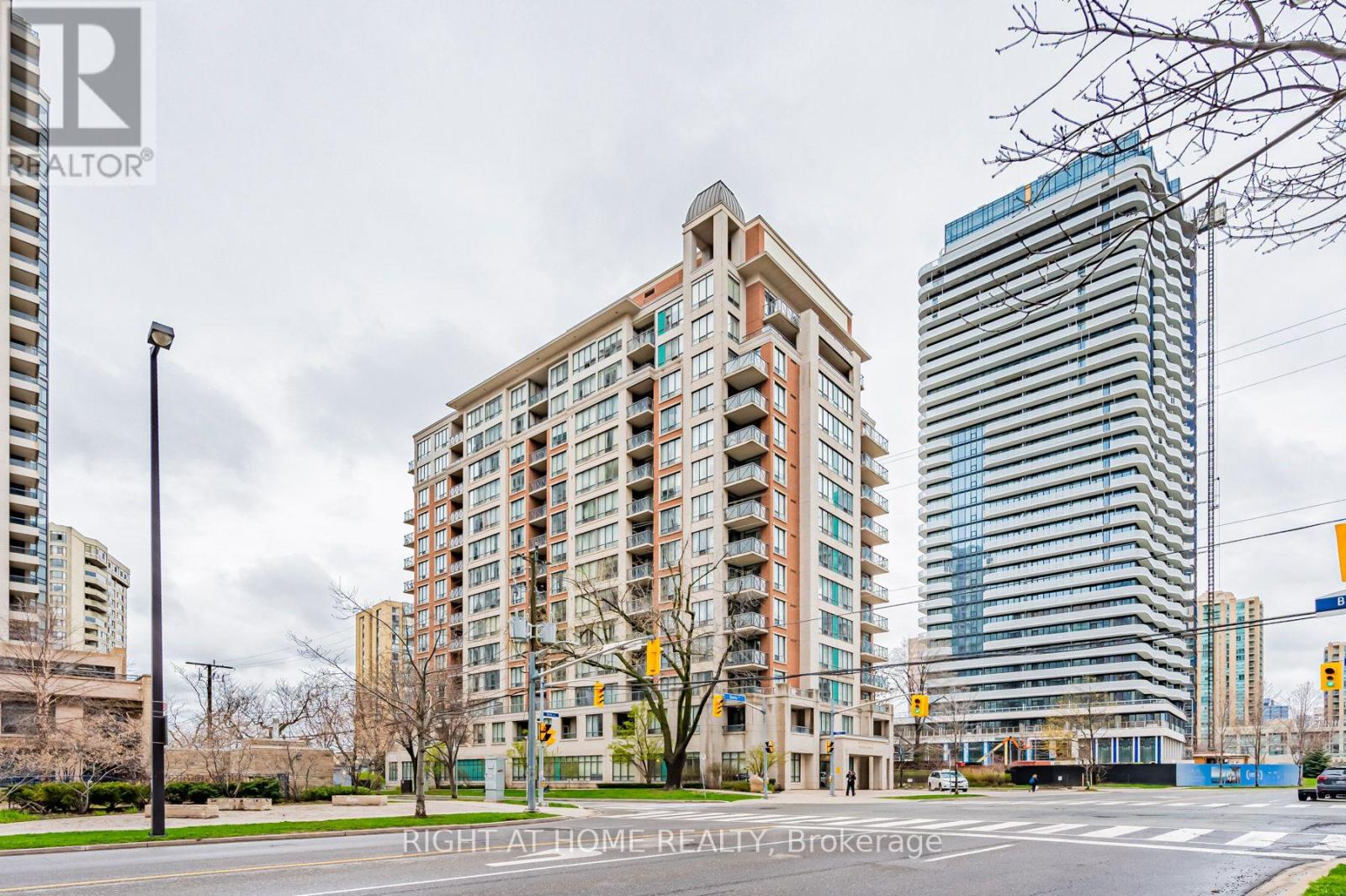 301 - 28 BYNG AVENUE, Toronto, Ontario