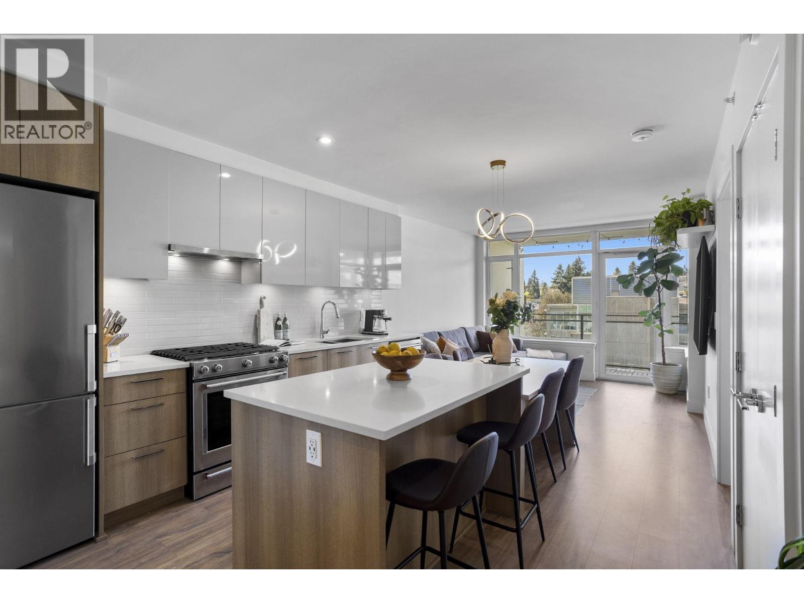 803 258 NELSON'S COURT, New Westminster, British Columbia