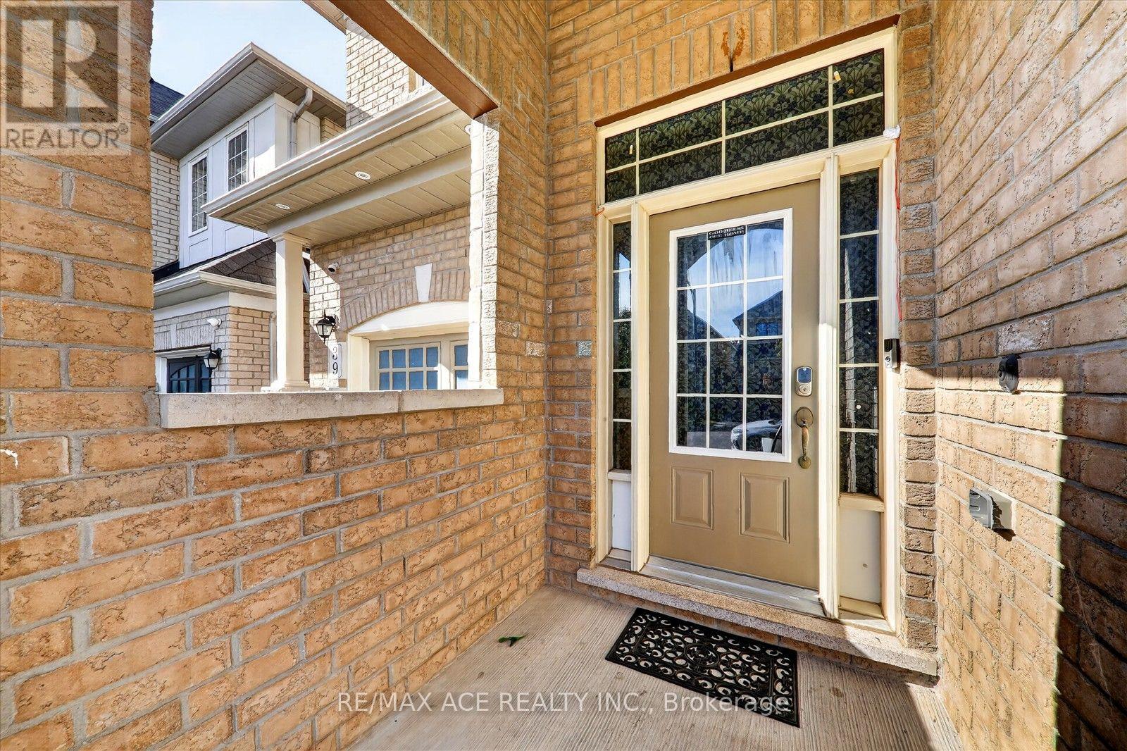 39 Skelton Crescent, Ajax, Ontario  L1Z 1R4 - Photo 5 - E13837604