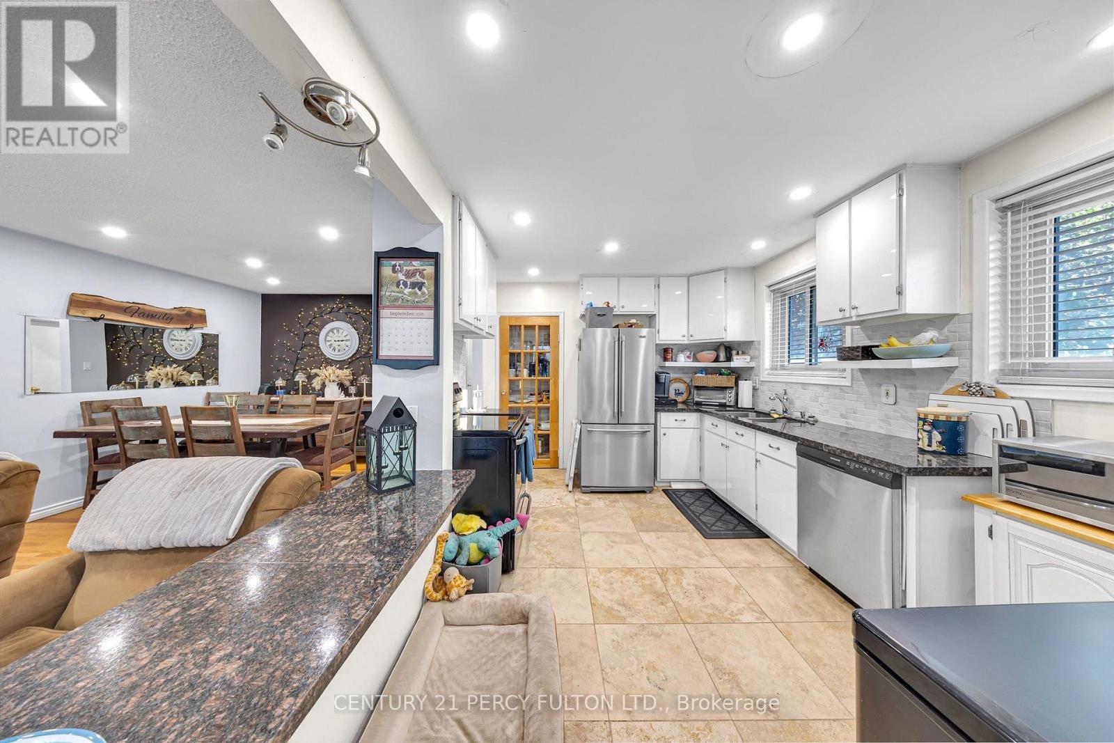 719 Balaton Avenue, Pickering, Ontario  L1W 1W3 - Photo 12 - E13680018
