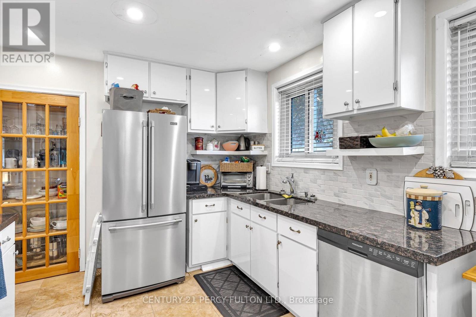719 Balaton Avenue, Pickering, Ontario  L1W 1W3 - Photo 4 - E13680018