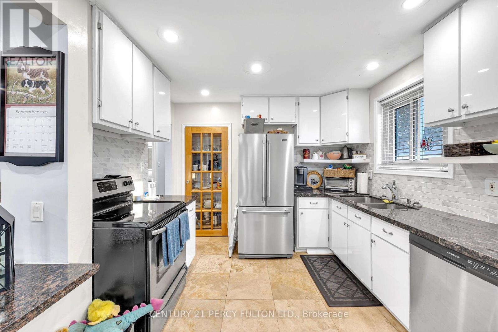 719 Balaton Avenue, Pickering, Ontario  L1W 1W3 - Photo 5 - E13680018
