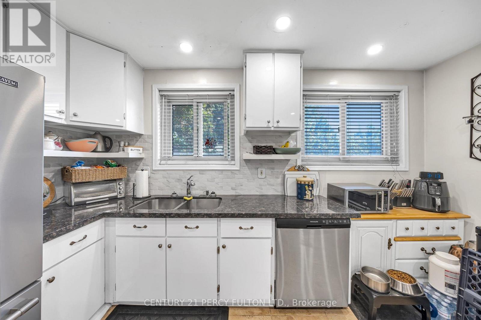 719 Balaton Avenue, Pickering, Ontario  L1W 1W3 - Photo 6 - E13680018