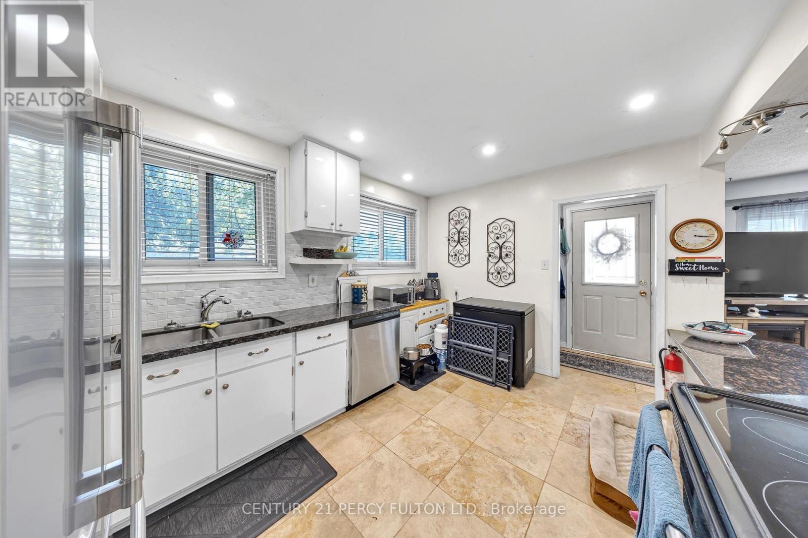 719 Balaton Avenue, Pickering, Ontario  L1W 1W3 - Photo 7 - E13680018