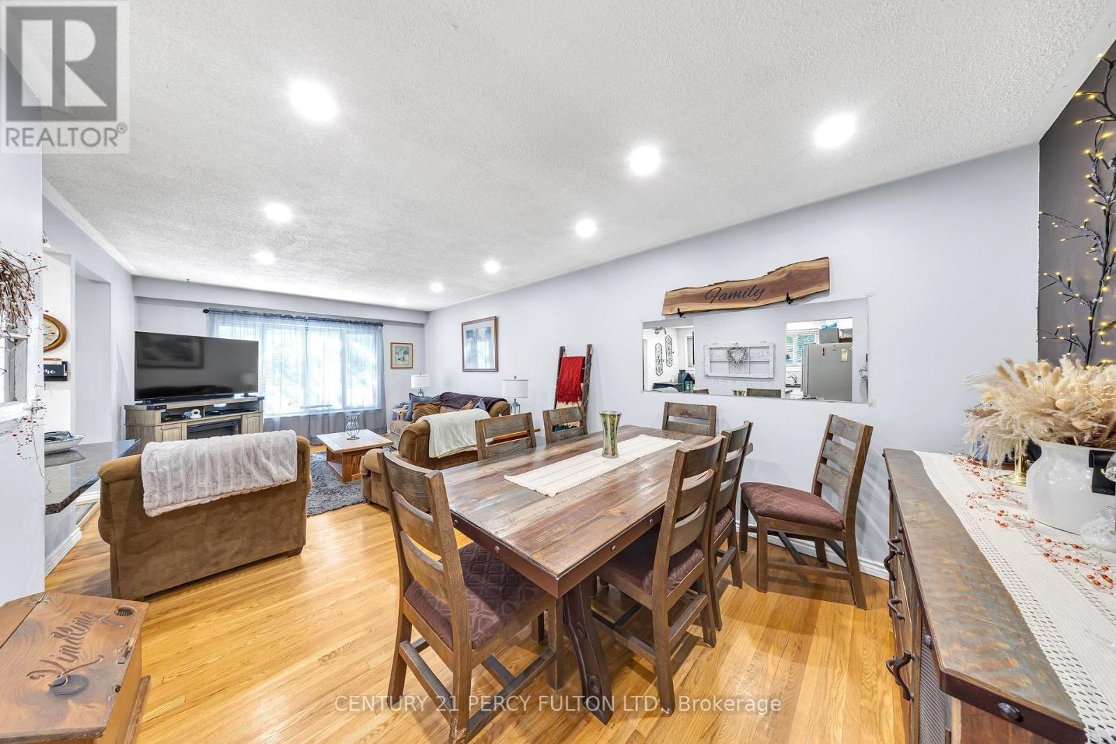719 Balaton Avenue, Pickering, Ontario  L1W 1W3 - Photo 8 - E13680018